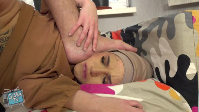 Bruna Santos - Sexy babe in hijab wants to be punished