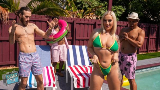 Elana Bunnz - Elana Bunnz Crashes The Party - DadsLovePorn