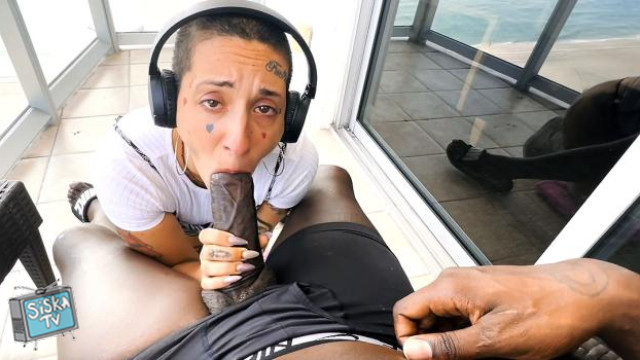 Gia Lovely - Beach balcony blowjob
