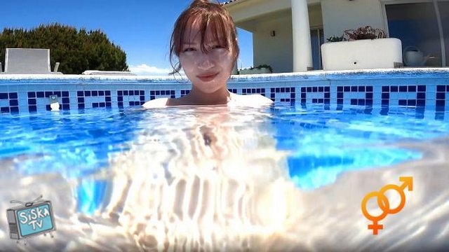 Kate Quinn - Footjob In The Pool