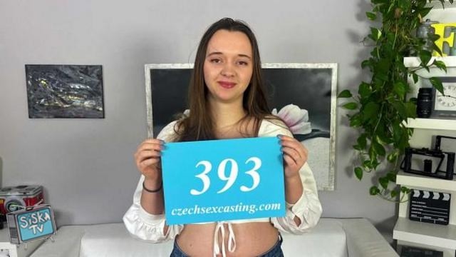 Sara Sparkle - Babe from Slovakia shows her round ass E393