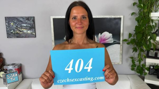 Moly - Sexy milf wanted shoot her very first casting video E404