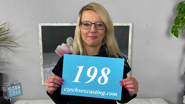 Luci Angel - Czech milf spread her legs for some job E198