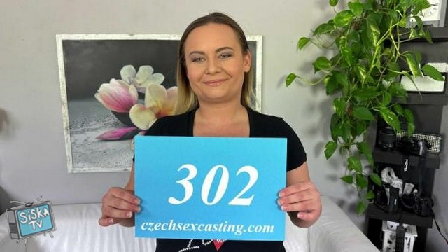 Lara - Horny chubby lady sucks so well E302