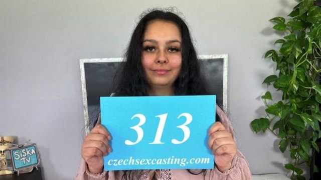 Alejandra Milagroso - Busty Alejandra from Prague likes to show herself naked E313