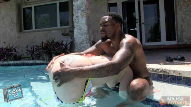 Christie Wett - Deepthroat Pool Session