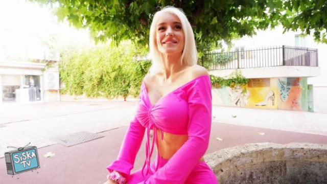 Eva - Eva, 34 years old, has a very wide appetite for hardcore!