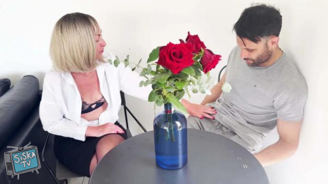 Lena - Lena finds an arrangement in her own way...