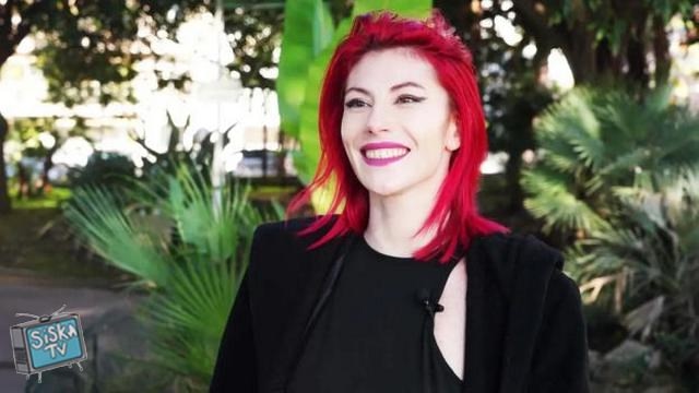 Chipie - Up for a threesome, Chipie is in her element!