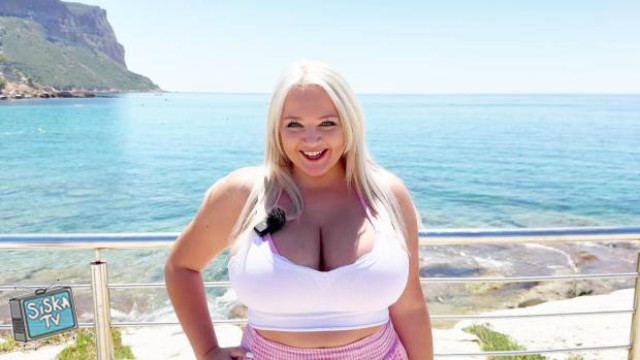 Lana - 25 years old, has some serious assets to show off!