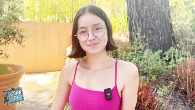 Penelope - Penelope, 19 years old, cosmetics saleswoman in Paris!