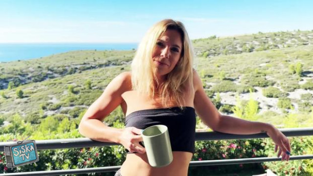 Kleo - Kleo, three tails to satisfy her...