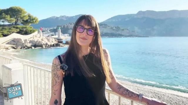 Lady - Lady expects but does not wait...