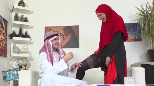 Livia Venom - Black stockings and lace are hidden under the hijab