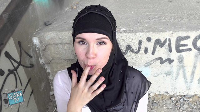 Izzy Dark - Outdoor quickie with muslim wife E154