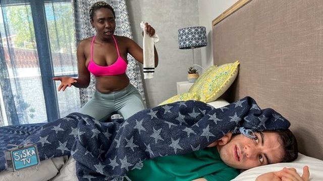 Zaawaadi - An Airhorn Prank Turns Into Facesitting - LilHumpers