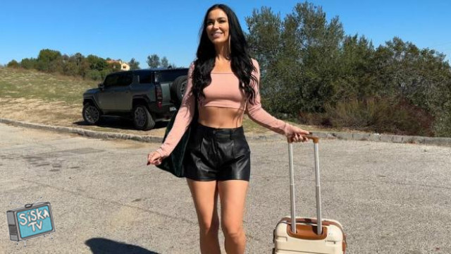 Venus Valencia - Venus Valencia Meets Her New Roommate, Porn Dude