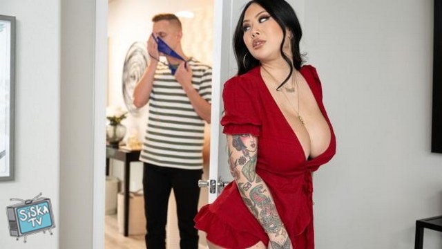 Connie Perignon - I Need Privacy! Except In The Shower - BrazzersExxtra