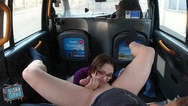 Iris Bloom - She licked his ass to have change for the train