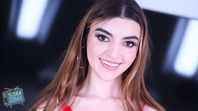 Julia James - Julia James From Park Bench to Studio Swallow!