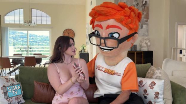 Lilibet Saunders - Lilibet Saunders Collects Porn Dude's Sample