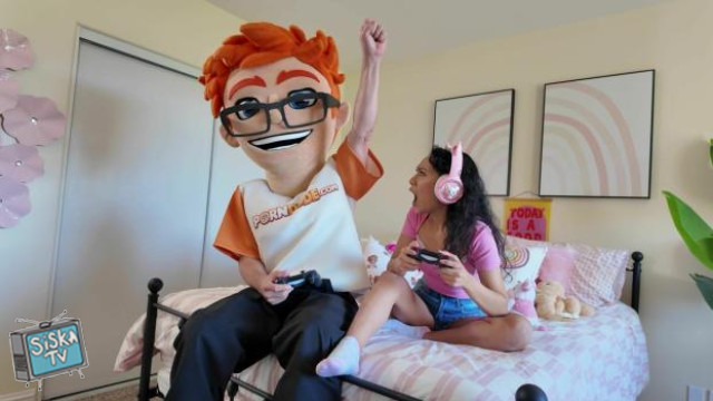 Sarah Lace - Gamer Girl Sarah Lace Grinds with Porn Dude