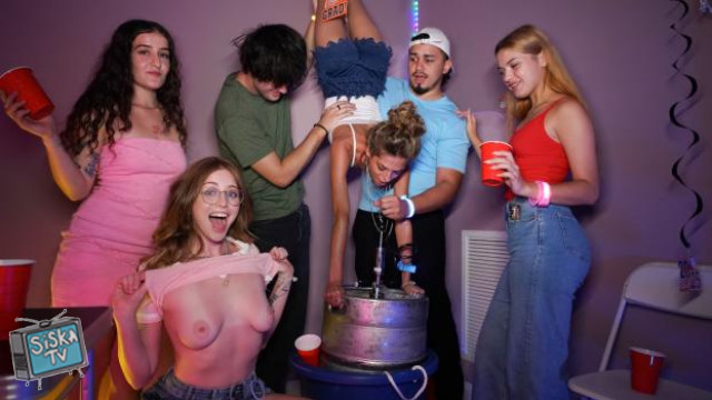 Lucy Foxx - College Blow Out - CrazyCollegeGFs