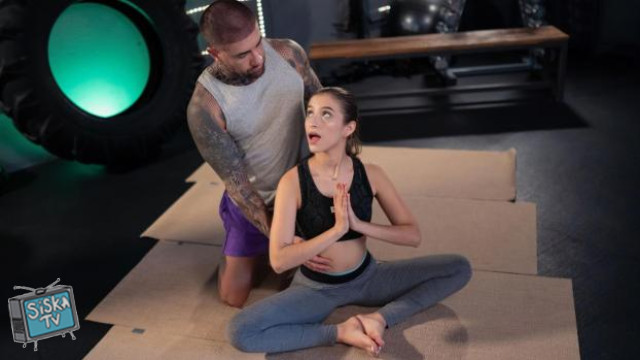 Sofia Smith - Mindful yoga Latina teen passion