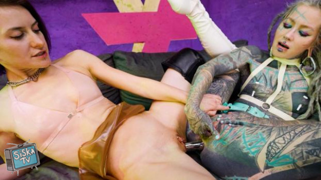 Anuskatzz, Miss Flora - Anuskatzz Fucks Miss Flora